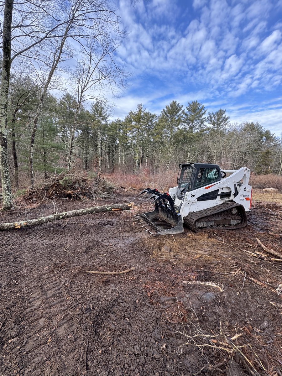 Bobcat T740 compact track loader with operator for rent