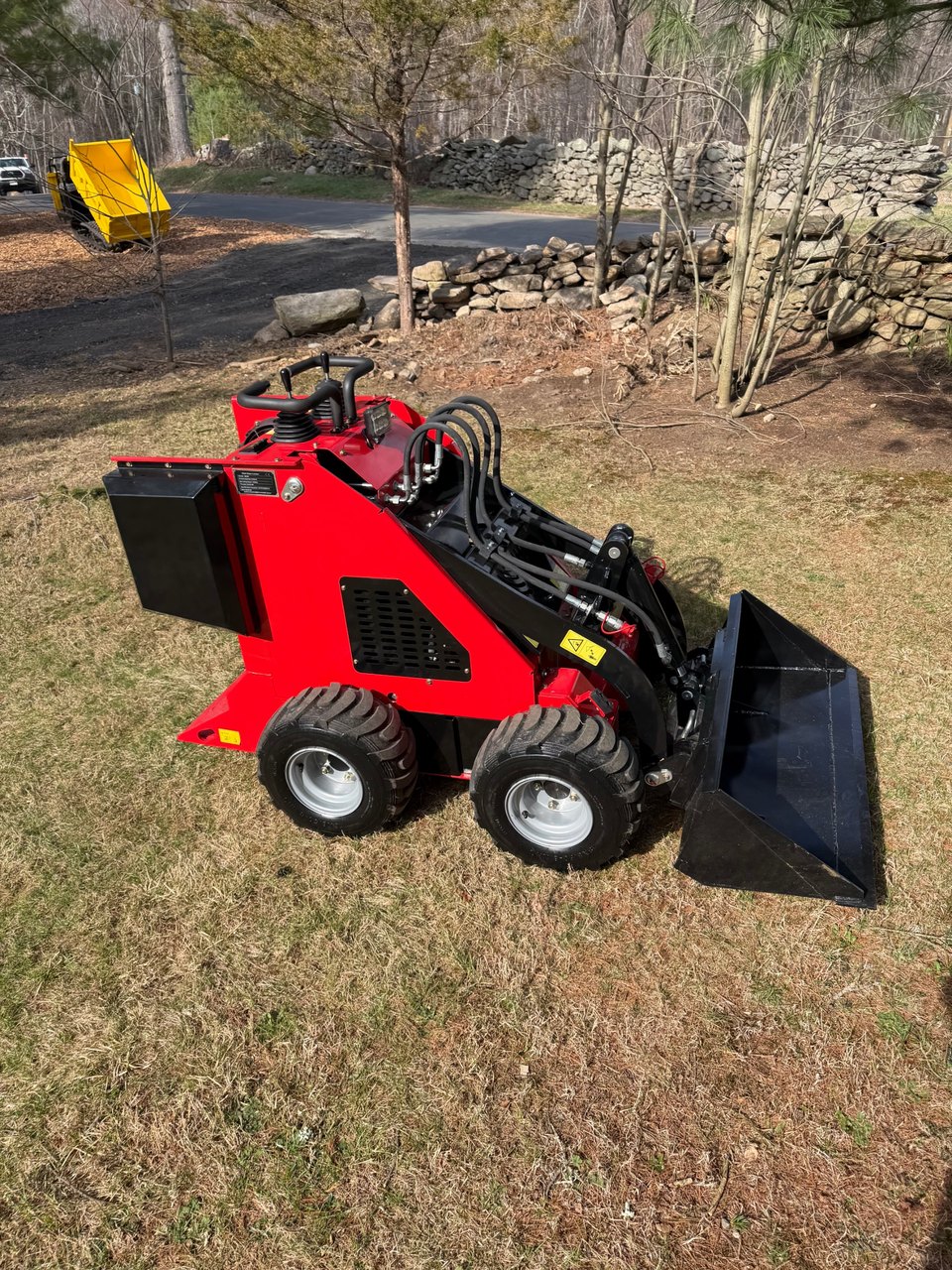 SL323W wheeled mini skid steer for rent